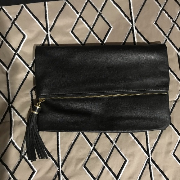 H&M Handbags - H&M Faux Leather Clutch/Crossbody